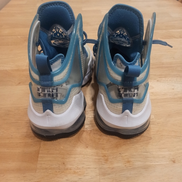 Nike LeBron XIX 19 Space Jam 'Sweatsuit' Basketball Shoes Size 7 DD0418-100 - Picture 2 of 11